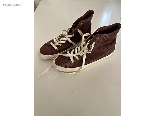 Used & Brand New Items / Clothing & Accessories / Women / Shoes / Sneakers