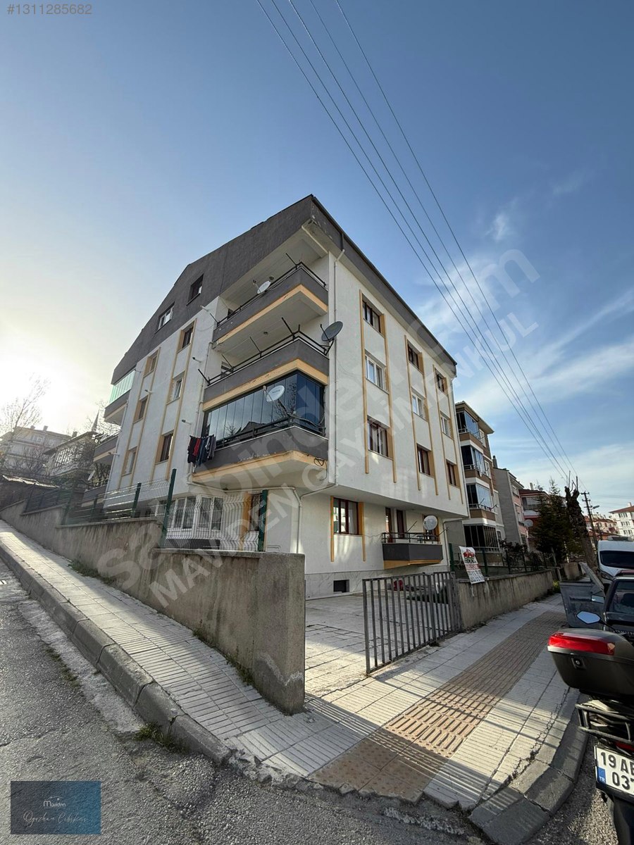 ATA CAD. ARKASI HARİKA LOKASYONDA 3+1 SATILIK FIRSAT DAİRE