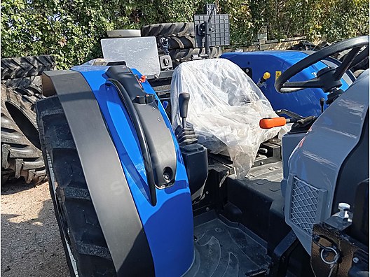 Machinery / Agricultural Machines / Tractors / New Holland / T3.70B