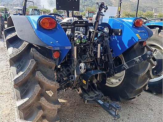 Machinery / Agricultural Machines / Tractors / New Holland / T3.70B