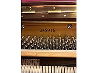 Kaiser marka akustik duvar piyanosu