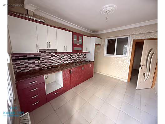 AİLE BİNASINDA NEZİH GENİŞ KULLANIMLI FIRSAT 3+1 #1263290553