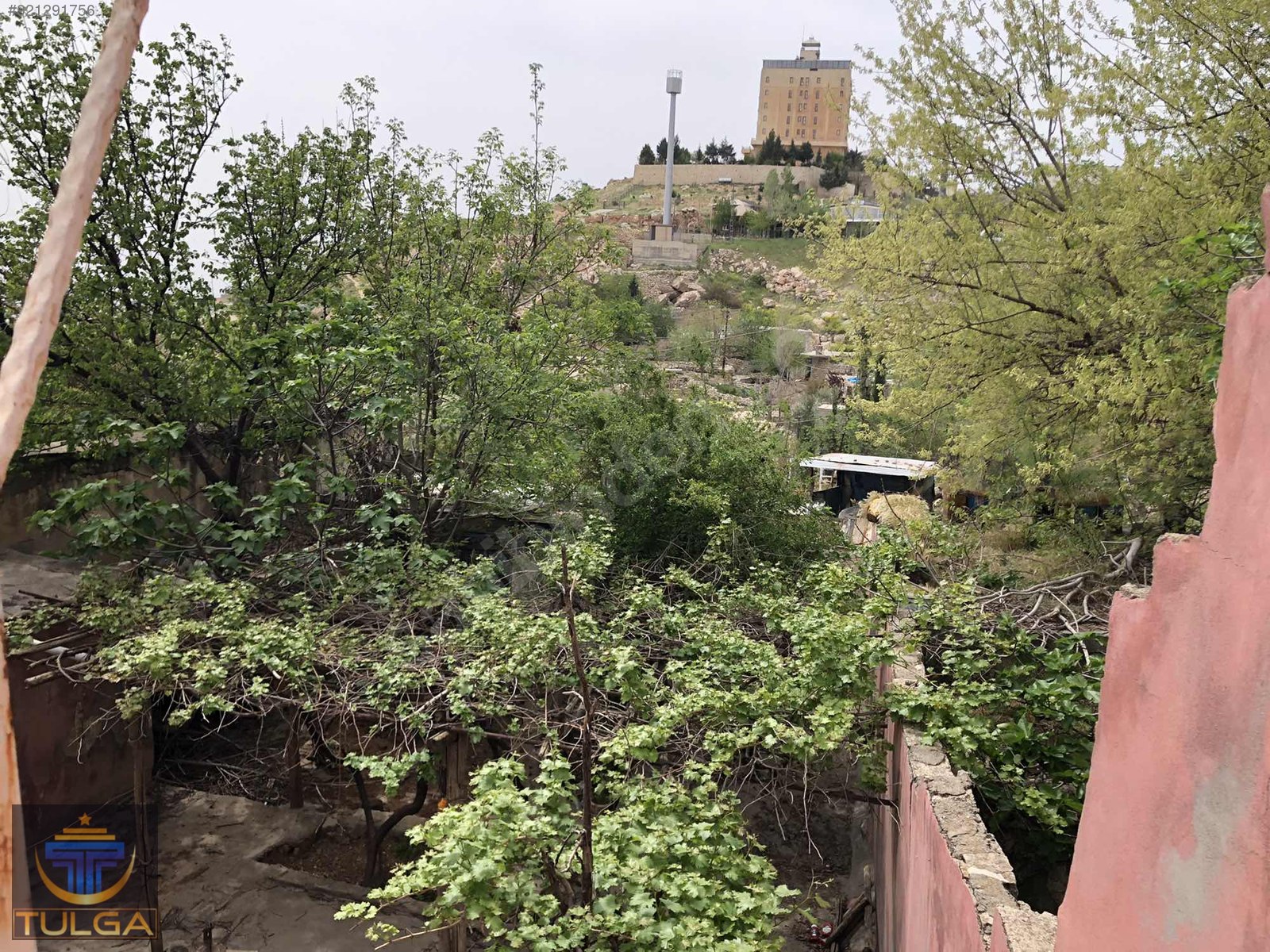 Eski Mardin Yeniyol caddesinde Satılık iki katlı müstakil Ev Satılık