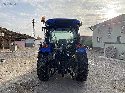 Machinery / Agricultural Machines / Tractors / New Holland / T4.70S