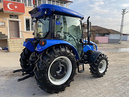 Machinery / Agricultural Machines / Tractors / New Holland / T4.70S