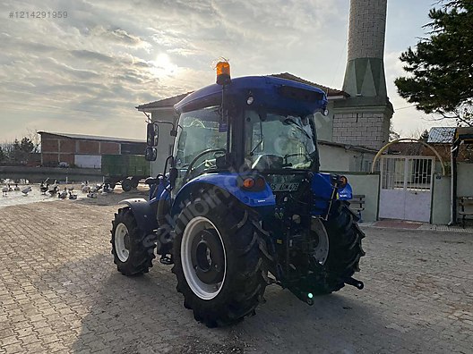 Machinery / Agricultural Machines / Tractors / New Holland / T4.70S