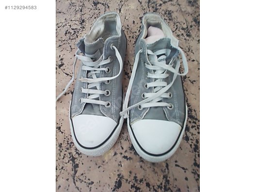 How much does a best sale pair of converse weigh