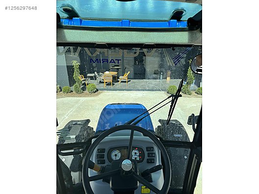 Machinery / Agricultural Machines / Tractors / New Holland / TR5.100