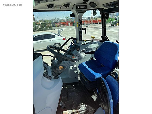 Machinery / Agricultural Machines / Tractors / New Holland / TR5.100