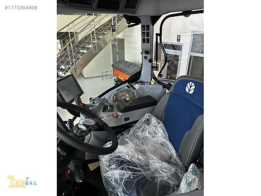 Machinery / Agricultural Machines / Tractors / New Holland / T7.270