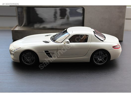 Minichamps Diecast Model 1:18 Mercedes Benz Araba - 1300305926