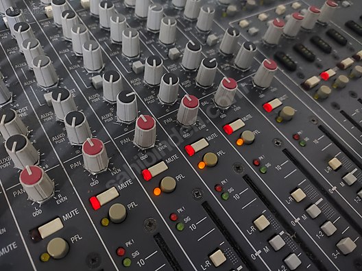 Allen & Heath ZED-428 profesyonel ses mikseri sahibinden.comda
