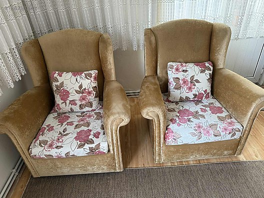 Used & Brand New Items / Home Decor / Furniture / Den & Living Room / Living Room Furniture