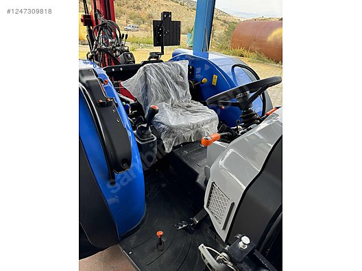 Machinery / Agricultural Machines / Tractors / New Holland / T3.60B