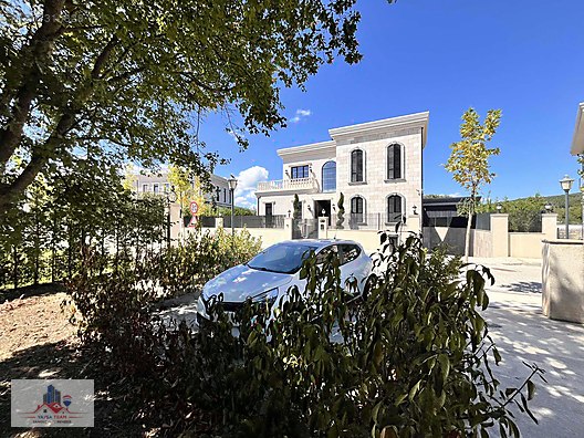 Çekmeköy Ömerli'de Volony Malikânelerinde Satılık Villa