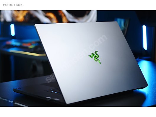 Razer / RAZER BLADE 18 i9 13950HX RTX 4070 32GB RAM 18