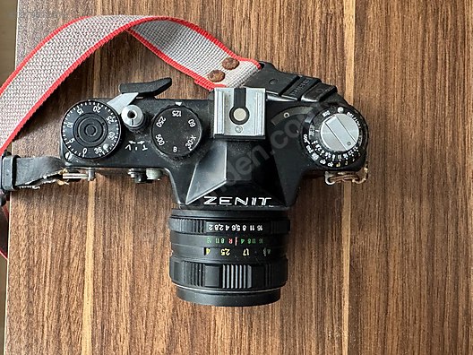 Used & Brand New Items / Cameras & Photographic Equipment / Analogue Film Cameras / 35 mm SLR / Zenit