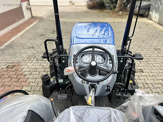 Machinery / Agricultural Machines / Tractors / New Holland / TD4.100F