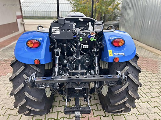 Machinery / Agricultural Machines / Tractors / New Holland / TD4.100F