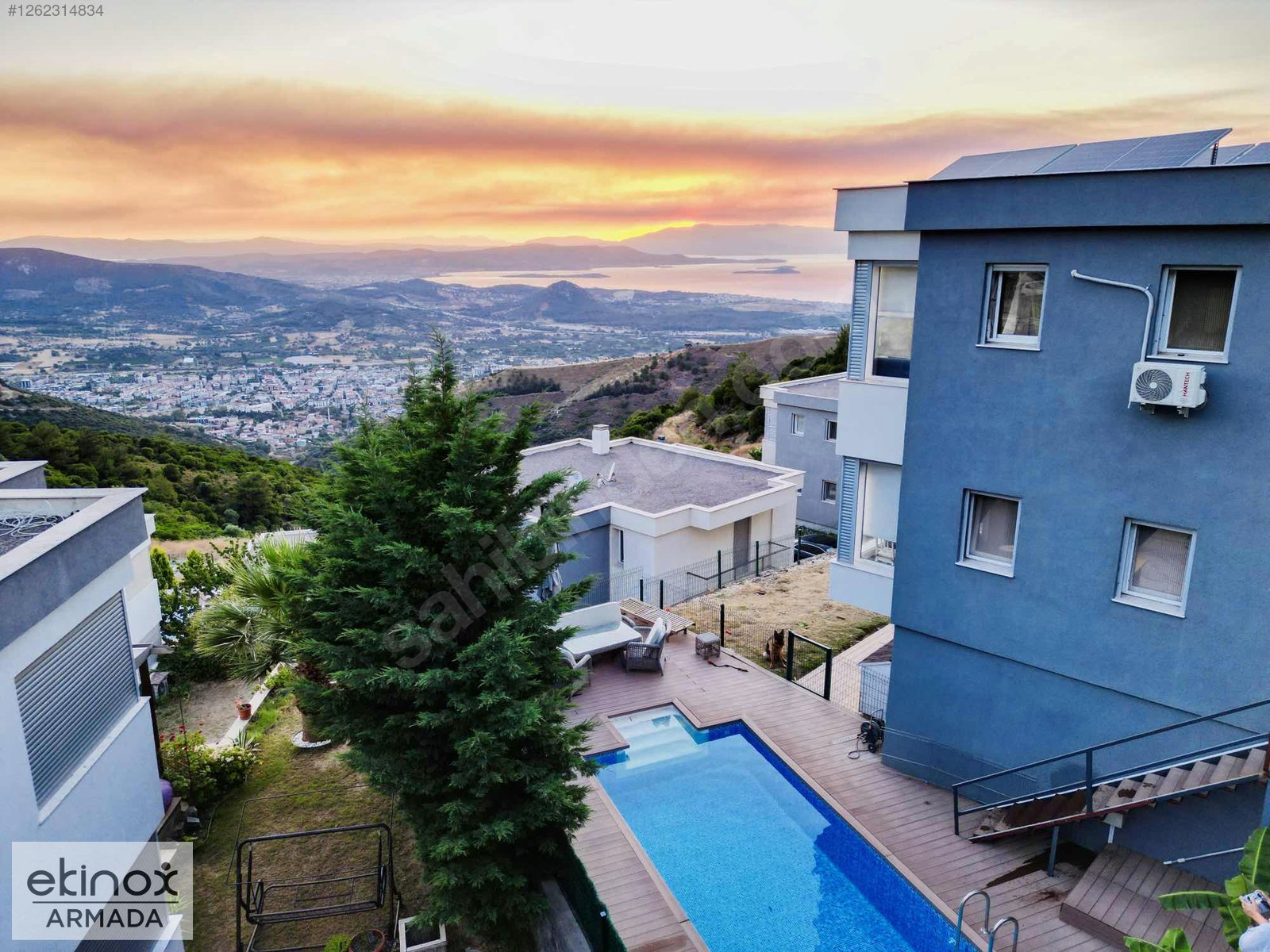 GÜZELBAHÇEde HAVUZLU, DENİZ MANZARALI 5+1 TRİPLEKS SATILIK VİLLA