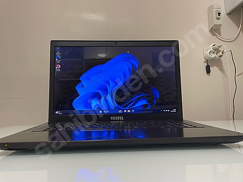Vestel Laptop - Orijinal Windows 11 Pro, İyi Durumda