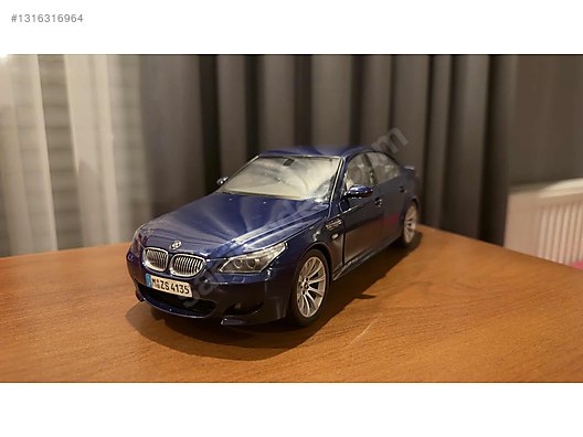 BMW E60 M5 İNTERLAGOS BLUE DEALER 1/18 KYOSHO 90 FAVORİ !!! on