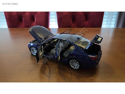 Kyosho Diecast Model 1:18 BMW Araba - 1316316964
