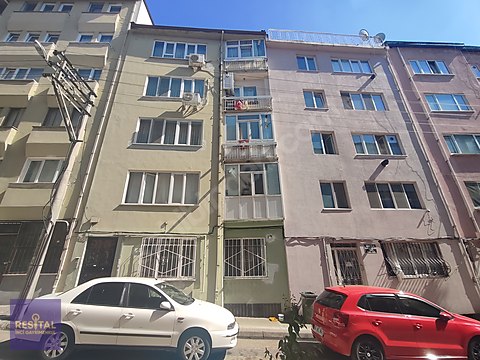 UMURBEY MAHALLESİ'DE SATILIK 2+1 DAİRE