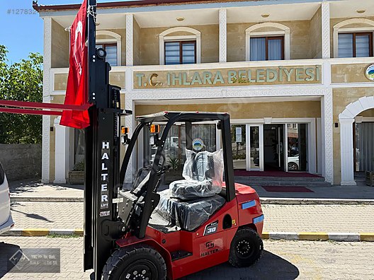 Machinery / Industrial / Carrying & Stacking Equipment / Forklifts / For Sale / Halterlift