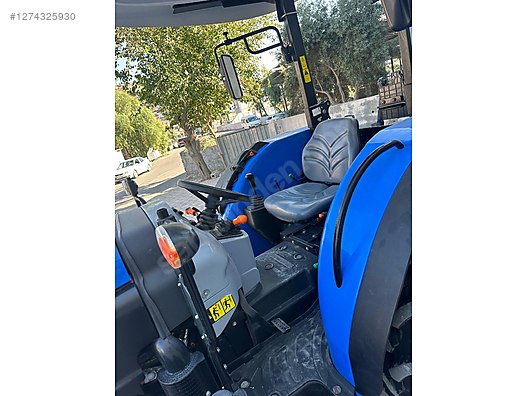 Machinery / Agricultural Machines / Tractors / New Holland / T3.70S