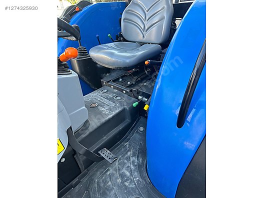 Machinery / Agricultural Machines / Tractors / New Holland / T3.70S