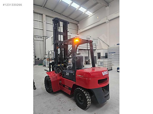 Machinery / Industrial / Carrying & Stacking Equipment / Forklifts / For Sale / Vmax