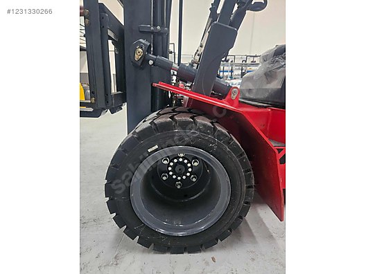 Machinery / Industrial / Carrying & Stacking Equipment / Forklifts / For Sale / Vmax