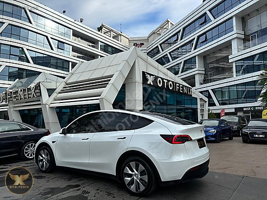 OTOFENİX 2023 TESLA MODEL Y LONG RANGE 514 HP HATASIZ 68.076 KM