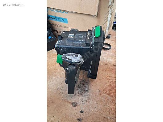 Used & Brand New Items / Cameras & Photographic Equipment / Analogue Film Cameras / Instant Camera