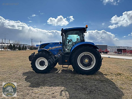 Machinery / Agricultural Machines / Tractors / New Holland / T7.270
