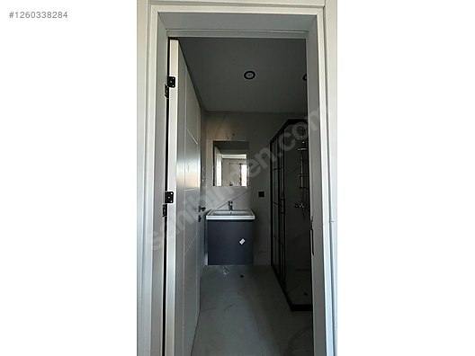 Kurtköy | Havuzlu Site İçinde Balkonlu Ebeveyn Banyolu Sıfır 2+1