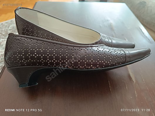 Used & Brand New Items / Clothing & Accessories / Women / Shoes / Classic Heels