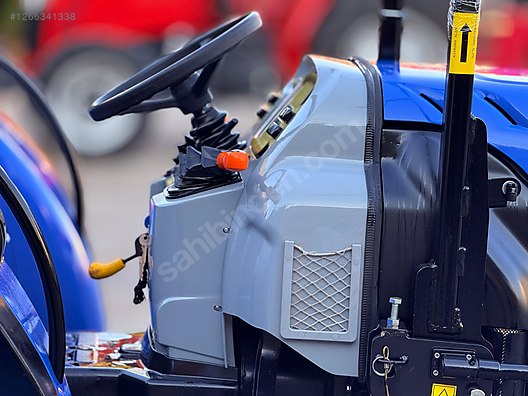 Machinery / Agricultural Machines / Tractors / New Holland / T3.70B