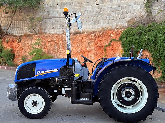 Machinery / Agricultural Machines / Tractors / New Holland / T3.70B