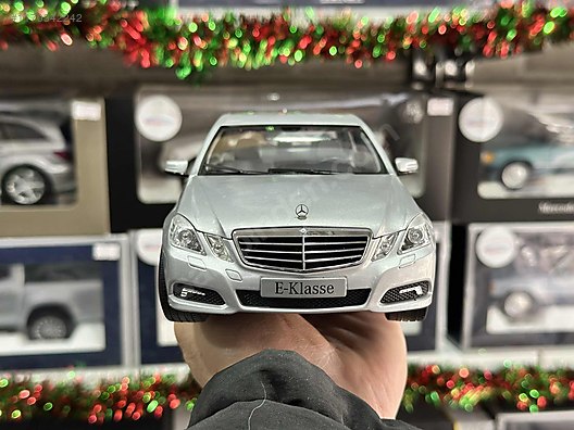 Minichamps Diecast Model 1:18 Mercedes Benz Araba - 1170342242