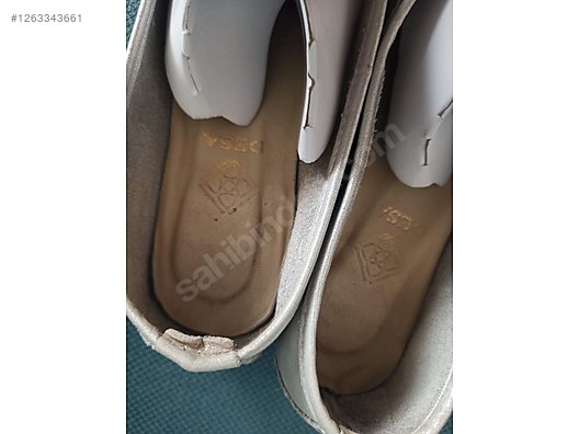 Used & Brand New Items / Clothing & Accessories / Women / Shoes / Flat Shoes