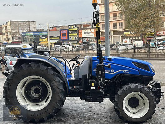 Machinery / Agricultural Machines / Tractors / New Holland / T4.100B