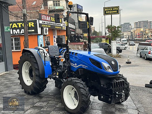 Machinery / Agricultural Machines / Tractors / New Holland / T4.100B