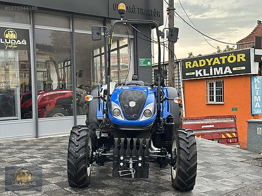 Machinery / Agricultural Machines / Tractors / New Holland / T4.100B