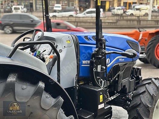 Machinery / Agricultural Machines / Tractors / New Holland / T4.100B