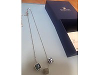 Mavi ve gümüş rengi taşlı Swarovsky kolye