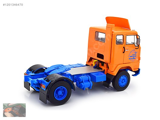 ROAD-KINGS RK180062 Scale 1/18 | VOLVO F88 TRACTOR TRUCK
