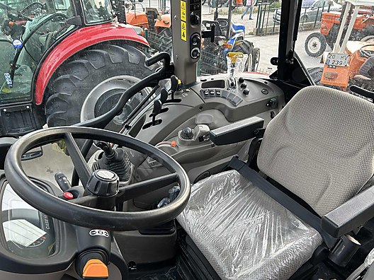 Machinery / Agricultural Machines / Tractors / Case IH / Farmall 110C