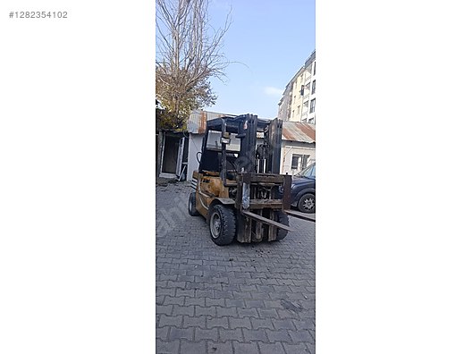 Machinery / Industrial / Carrying & Stacking Equipment / Forklifts / For Sale / Allis Chalmers